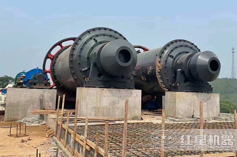 選鐵礦球磨機(jī)現(xiàn)場(chǎng) 選鐵礦球磨機(jī)現(xiàn)場(chǎng)