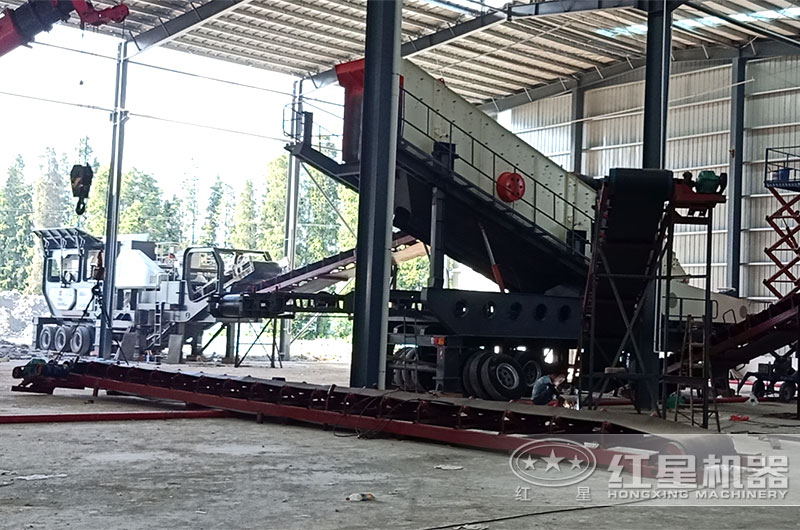 二合一礦業移動式破碎機現場 二合一礦業移動式破碎機現場